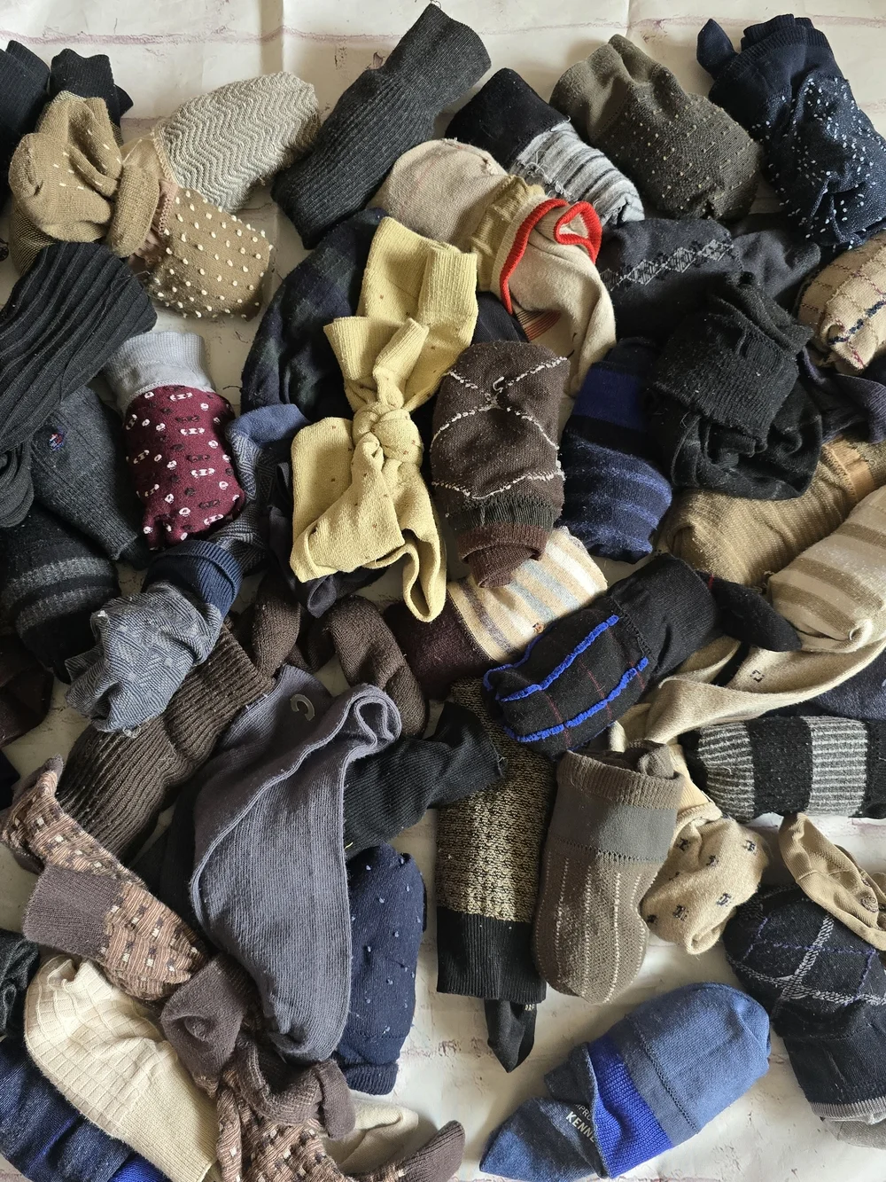 Men's Assorted Dress/Casual Socks - Various Colors & Patterns - Picture 3 of 4